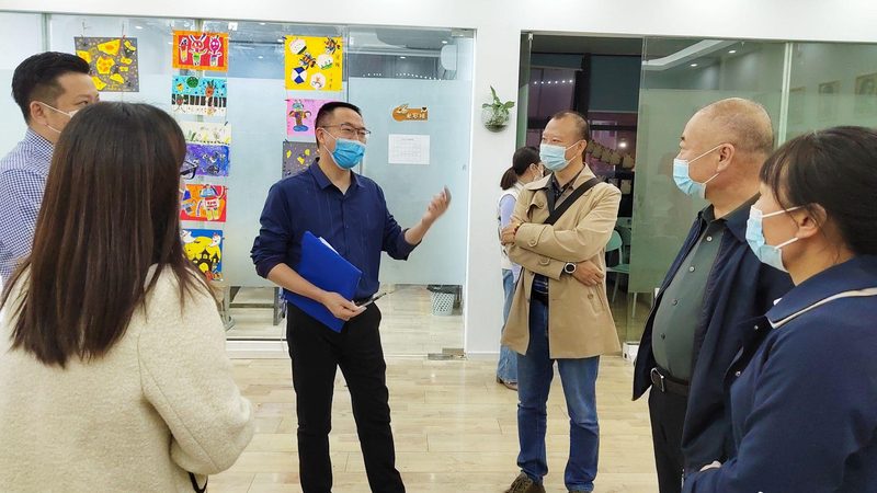 以下是一些电工培训教材推荐：